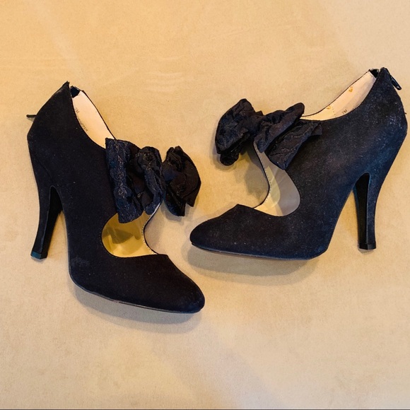 Mojo Moxy Shoes - NWOT Mojo Moxy | Velvet Bow Bootie